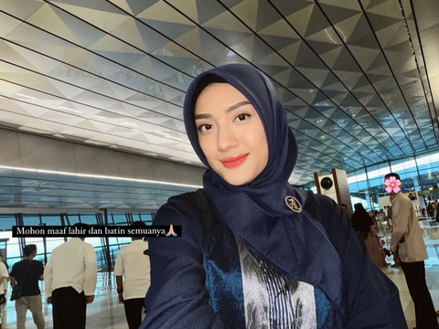 9 Potret Terbaru Anissa Aziza Istri Raditya Dika Kenakan Hijab, Bikin Pangling