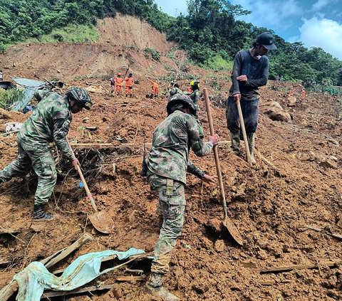 FOTO: Di Tengah Musim Kering, Guyuran Hujan Deras di Kolombia Tewaskan 33 Orang Akibat Terkubur Tanah Longsor