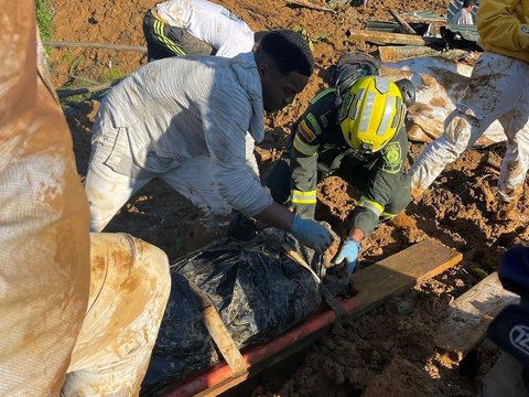 FOTO: Di Tengah Musim Kering, Guyuran Hujan Deras di Kolombia Tewaskan 33 Orang Akibat Terkubur Tanah Longsor