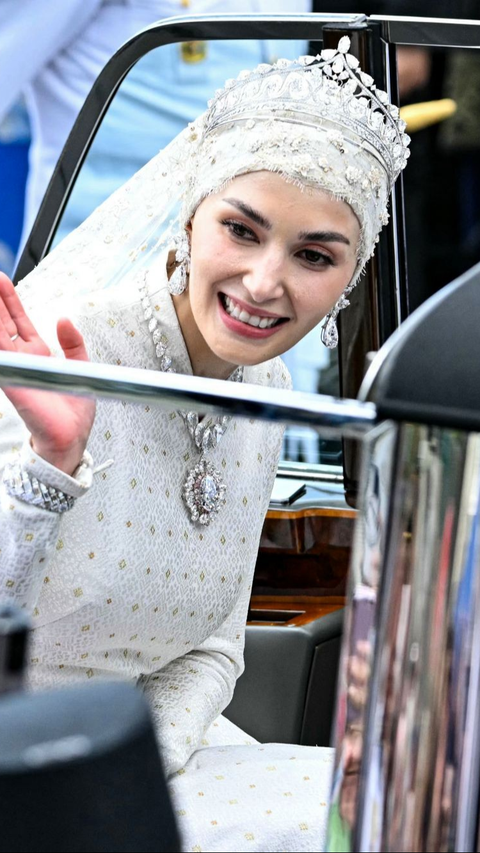 Sepintas mengenai Anisha Rosnah binti Adam (29)  adalah cucu dari penasihat utama Sultan Hassanal Bolkiah, Isa bin Awang Ibrahim. <br>( Foto MOHD RASFAN / AFP )