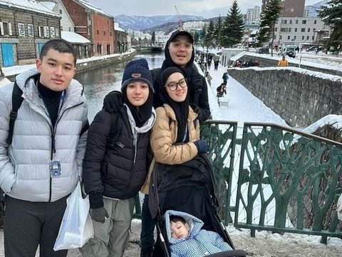 Foto-foto Keseruan Lyra Virna dan Keluarga saat Liburan ke Jepang, jadi Momen 'Quality Time' Bersama Anak-anak