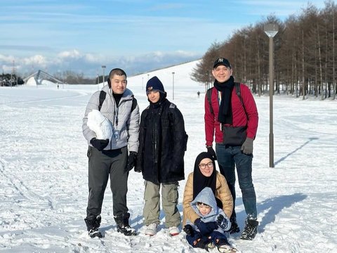 Foto-foto Keseruan Lyra Virna dan Keluarga saat Liburan ke Jepang, jadi Momen 'Quality Time' Bersama Anak-anak