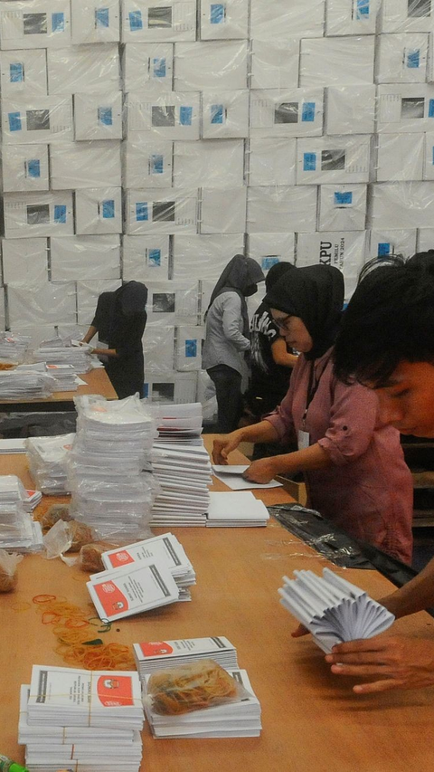 KPU Sulsel Temukan 93.653 Lembar Surat Suara Tak Layak saat Proses Sortir Lipat