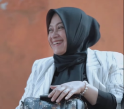 Tanpa Seragam Loreng, Gaya Kasual Panglima TNI Temui Warga jadi Sorotan, Kenalkan Istrinya yang Cantik