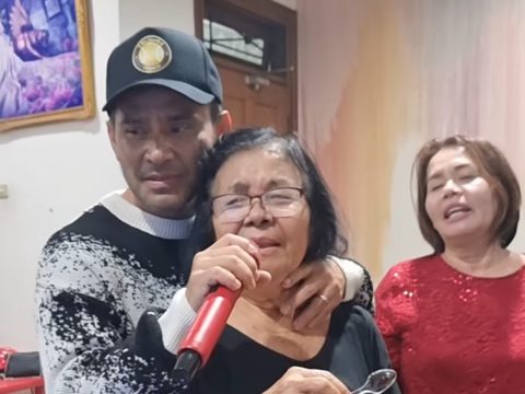 Momen Keseruan Judika saat Merayakan Ulang Tahun sang Ibu ke-78 Tahun, Nyanyi Bareng