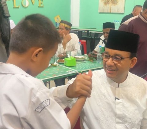 Momen Haru Anies Dengar Cerita Anak di Ambon: Jam 4 Pagi Sudah Pakai Seragam