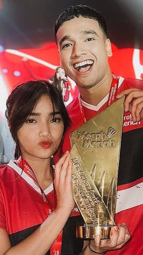 Momen Kemenangan Fuji & Fadly Faisal usai Tanding Bulu Tangkis, Adik dan Kakak Kompak Banget Hingga Bawa Pulang Piala