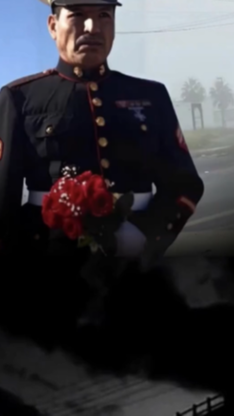 Cinta & Kesetiaan Marinir AS ini pada Kekasihnya Luar Biasa, 30 Tahun Menunggu Berdiri di Perbatasan Tapi Tak juga Bertemu