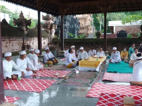Melihat Satu-satunya Pura di Cirebon, Punya Nuansa Bali yang Kental