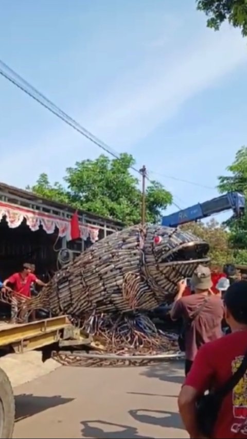 Viral Tugu Bandeng Raksasa di Pati Terbuat dari Knalpot Brong, Begini Penampakannya