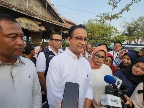 Anies Janji Bangun Lapangan Sepak Bola Berstandar FIFA di Kampung-Kampung: Rumputnya Jangan Diganti ya