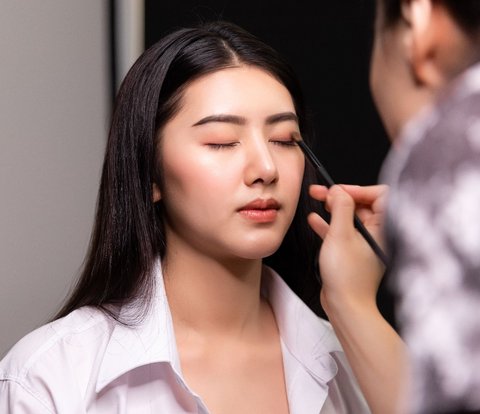 Riasan MUA Ditawar Murah Karena Makeup 'Simple', Warganet: Bikin Mental Down