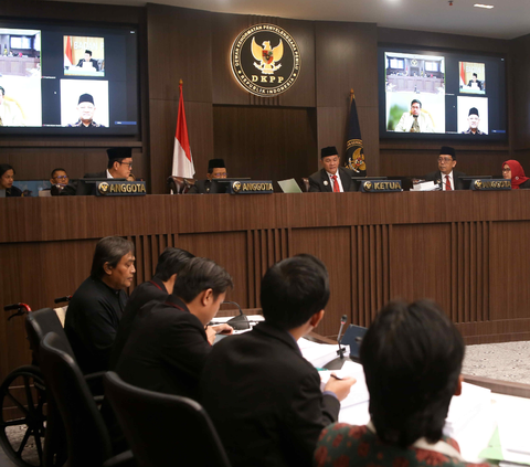 FOTO: Sidang Pelanggaran Kode Etik KPU Terkait Penerimaan Gibran Jadi Cawapres Digelar DKPP, Beginilah Suasananya yang Dihadiri Saksi Ahli