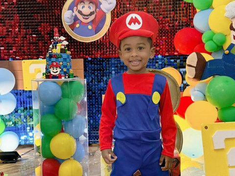 Bertema 'Super Mario', Intip Potret Lucu Saint Dominic Putra Kimmy Jayanti di Momen Ultah ke-3