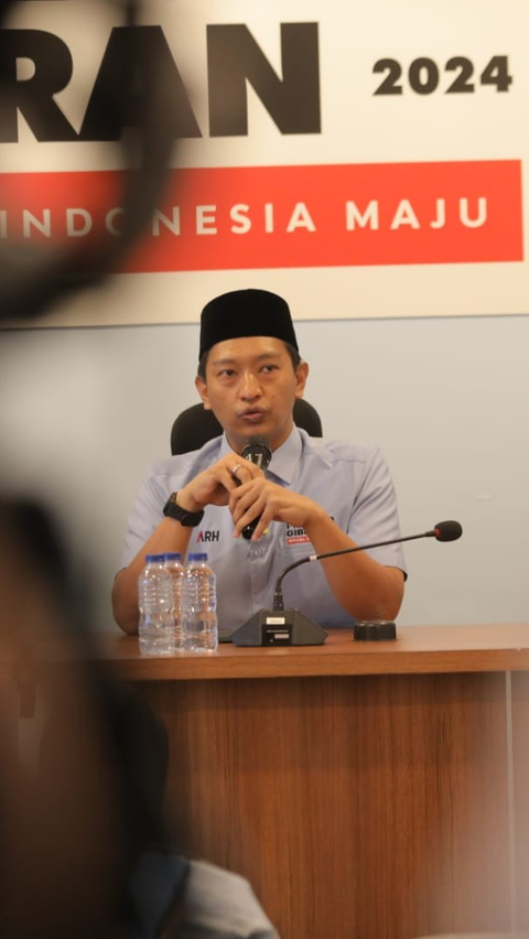 Arief Rosyid Hasan, Komandan TKN Fanta, menyatakan bahwa pasangan Prabowo-Gibran memiliki program yang bermanfaat bagi pemuda. <br>