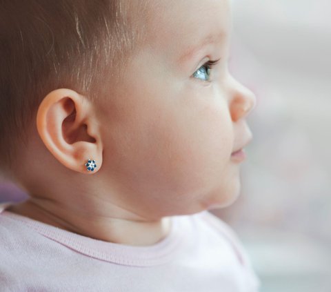 Before Putting Jewelry on Babies, Know the Risks