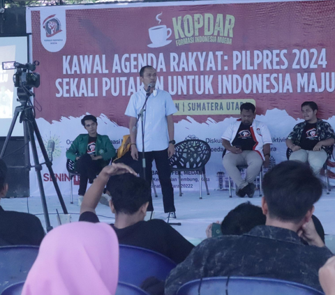 Ratusan aktivis mahasiswa dari berbagai kampus dan organisasi di Provinsi Sumatera Utara hadir dalam kegiatan Kopi Darat Formasi Indonesia Moeda (FIM) yang dilaksanakan di Pos Ambai Coffee, Kota Medan - Sumatera Utara, pada Senin (15/1/2024).<br>