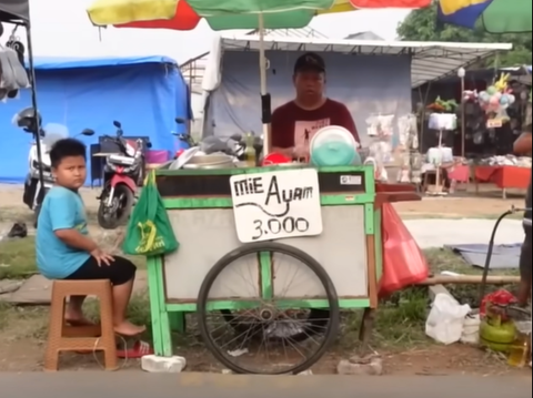 Ada Mi Ayam Viral Seporsi Rp3 Ribu di Bekasi, Begini Cerita di Baliknya