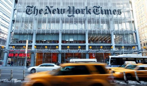 Aktivis pro-Palestina menuduh media-media besar memiliki bias pro-Israel. Kantor New York Times di Manhattan juga menjadi sasaran demonstrasi, protes atas liputannya yang bias terkait serangan Israel di Gaza.