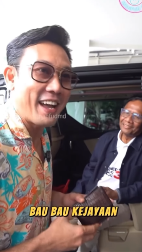 Bongkar Isi Dompet Mahfud MD, Denny Sumargo Syok Lihat Koleksi Kartunya