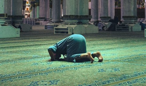 1. Amalan Sholat Hajat di Sepertiga Malam