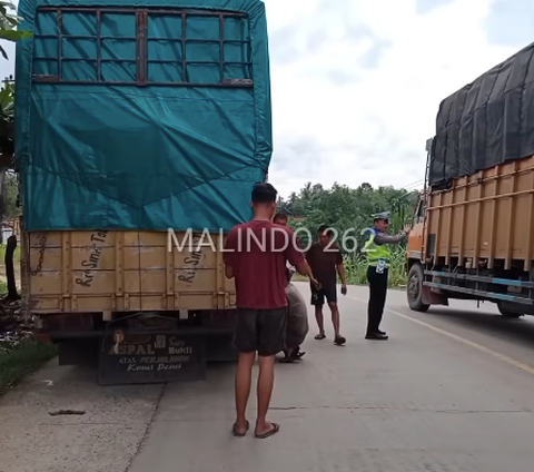 Belum Makan, Bripka Malindo Belikan Nasi Bungkus Buat Sopir Truk yang Sedang Mogok  'Alhamdulillah Orang Baik'