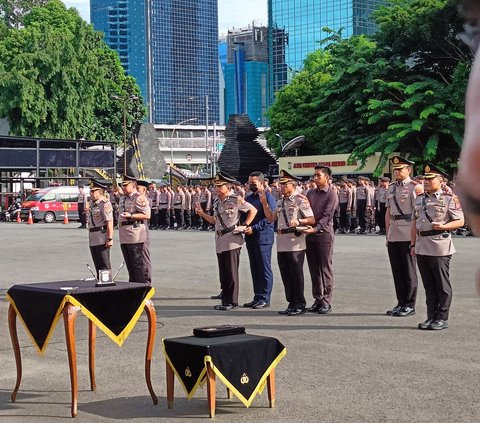 Berikut Pejabat Utama Polda Metro Yang Melaksanakan upacara serah terima jabatan:<br><br>