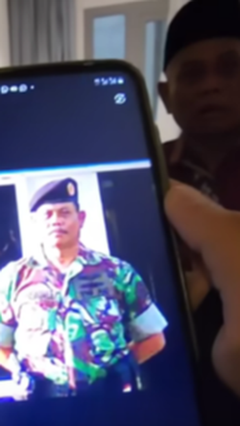 Pensiunan TNI AU Berpangkat Kapten Panik Tersesat saat Umrah, Ditolong Seorang Wanita 'Ibu ini Malaikat Apa'