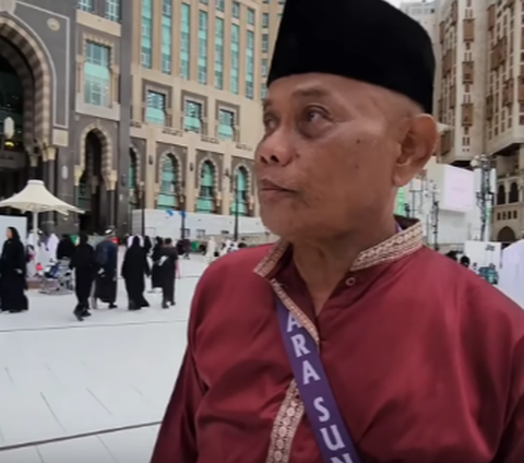 Seorang jamaah Umrah asal Indonesia tersesat ketika hendak balik ke hotel. Melihat hal itu, WNI bernama Umi Gilby yang memang tinggal di sana mencoba membantu jamaah tersebut. <br>