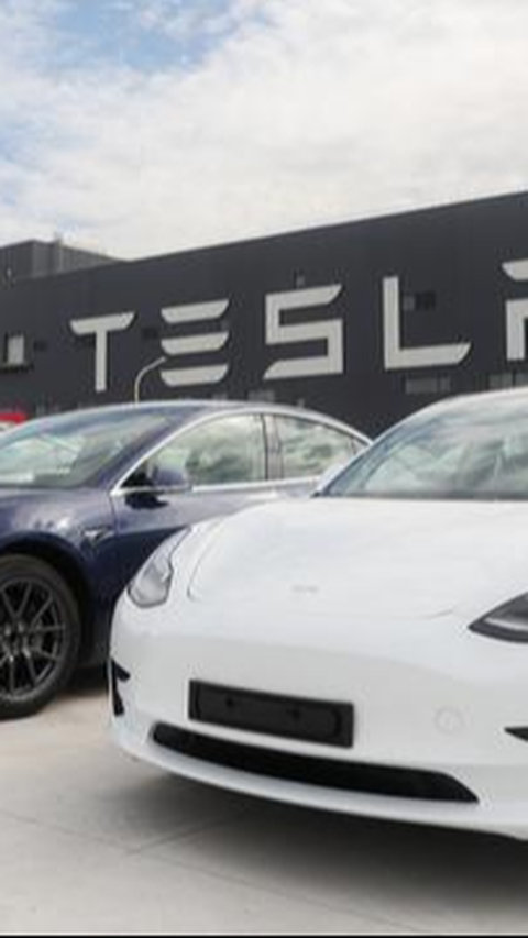 Permintaan Mobil Listrik Menurun, Saham Tesla Terjun Bebas