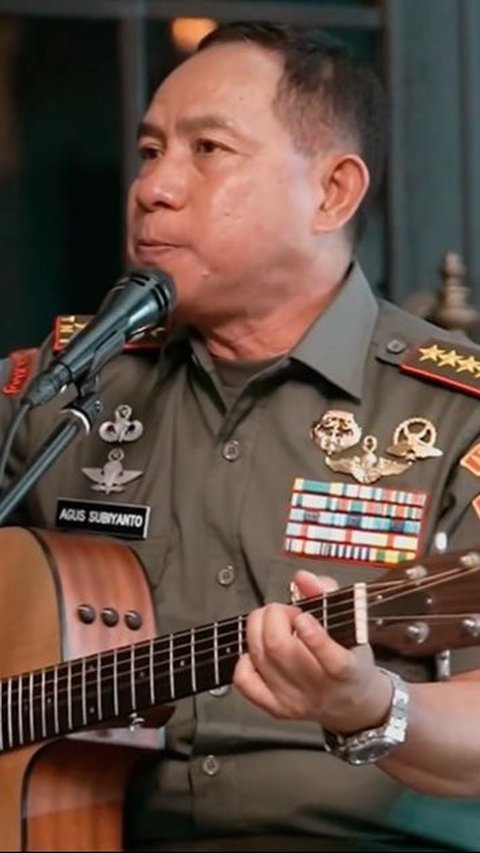 Suara Melengking Panglima TNI saat Membawakan Lagu 'Benci Untuk Mencinta' Bikin Merinding <br>