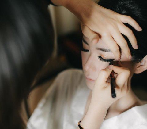 Lawan Arus! Pernikahan Pengantin Tanpa MUA dan Wedding Fotografer Ini Seserahannya Cuma Bumbu Dapur, Alasannya Banjir Pujian