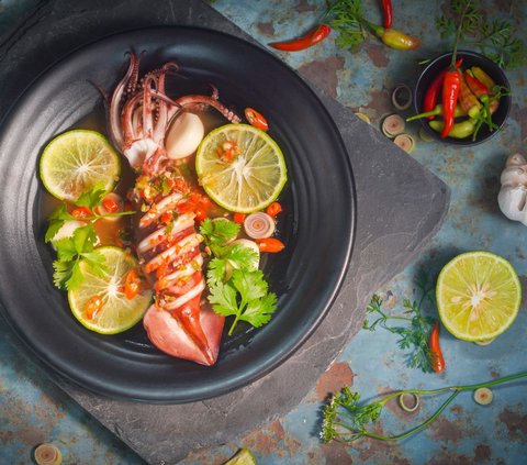 Delicious and Savory Grilled Manado Squid Recipe, Challenging Spiciness