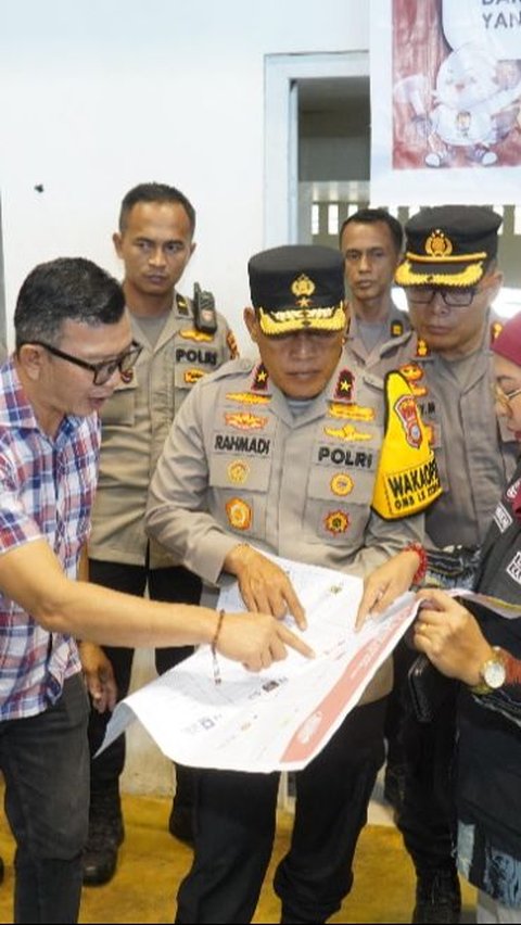 Wakapolda Riau Pantau Pelipatan Surat Suara di Kampar, Pastikan Keamanan Pemilu 2024