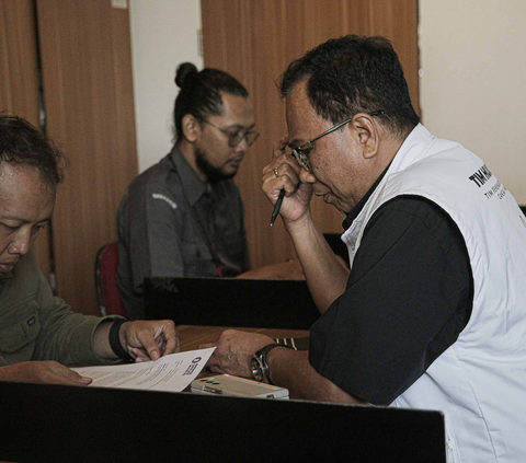 Advokasi Hukum dari Tim Pemenangan Nasional (TPN) Ganjar-Mahfud, Ifdhal Kasim bersama timnya menyambangi Gedung Bawaslu RI, Jakarta, Selasa (16/1/2024).