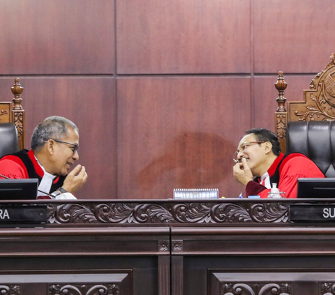 FOTO: Momen MK Tolak Permohonan Uji Formil Batas Usia Capres-Cawapres yang Sempat Diwarnai Perbedaan Alasan Dua Hakim Mahkamah Konstitusi