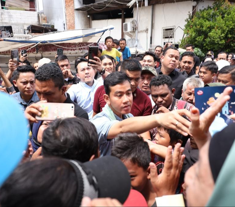 Gibran Disambut Warga Warakas, Dulu Lurahnya Melawan Jokowi
