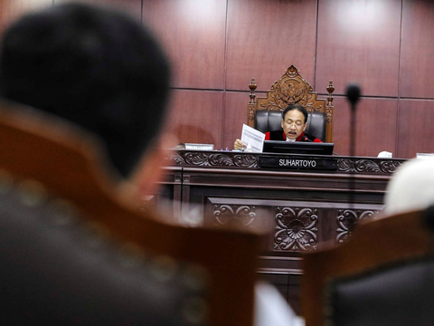 FOTO: Momen MK Tolak Permohonan Uji Formil Batas Usia Capres-Cawapres yang Sempat Diwarnai Perbedaan Alasan Dua Hakim Mahkamah Konstitusi