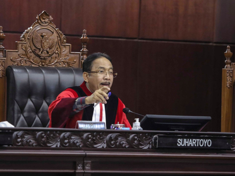 FOTO: Momen MK Tolak Permohonan Uji Formil Batas Usia Capres-Cawapres yang Sempat Diwarnai Perbedaan Alasan Dua Hakim Mahkamah Konstitusi