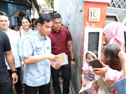 Gibran Disambut Warga Warakas, Dulu Lurahnya Melawan Jokowi