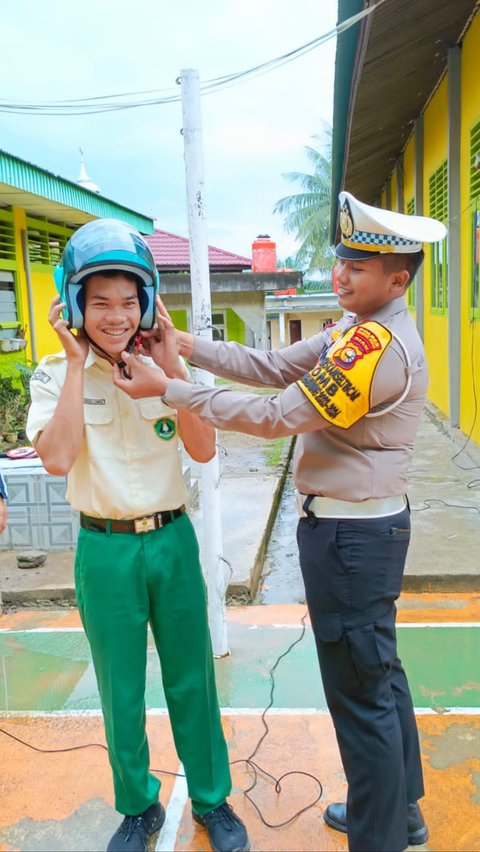 Polres Rokan Hulu Imbau Pelajar Tertib Berlalu Lintas dan Titip Pesan Cooling System Pemilu 2024