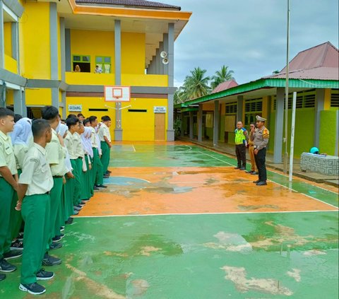 Polres Rokan Hulu Imbau Pelajar Tertib Berlalu Lintas dan Titip Pesan Cooling System Pemilu 2024