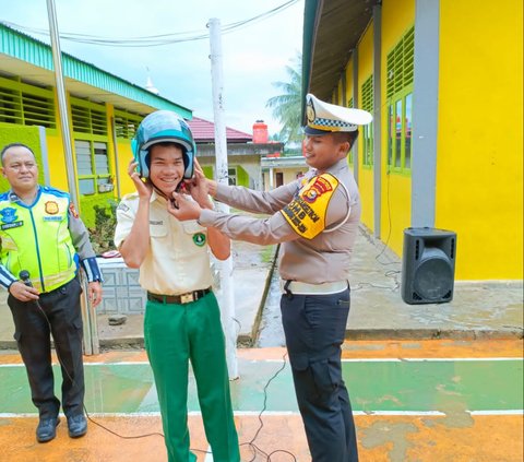 Polres Rokan Hulu Imbau Pelajar Tertib Berlalu Lintas dan Titip Pesan Cooling System Pemilu 2024