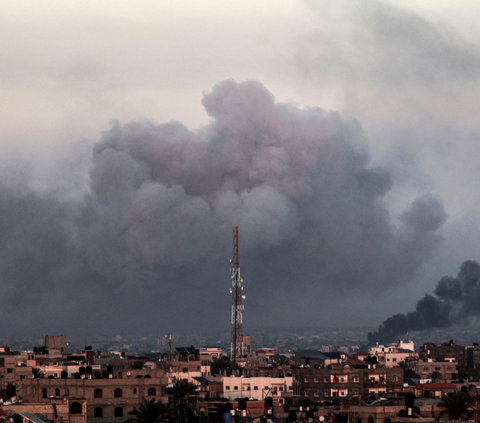 FOTO: Penampakan Kepulan Asap Aneh Berbentuk Kepala Binatang Warnai Pemboman Brutal Israel ke Khan Yunis, Gaza