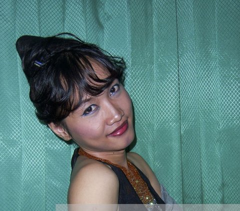 8 Old Photos of Lucinta Luna While Working at a Salon Until She Became Inul Daratista's Waitress