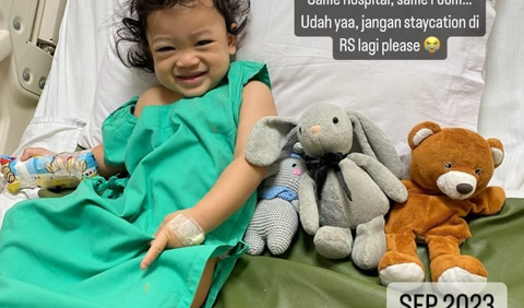 Adiezty Fersa mengunggah foto Gilang Dirga dan anaknya. Anak Adiezty dan gilang rupanya sempat dirawat di ruangan yang sama.<br>