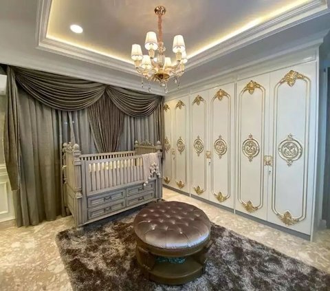 9 Luxurious Bedroom Showdowns for Toddler Celebrity Kids, Ameena's Room is More Than a Five-Star Hotel!