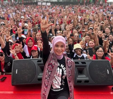 Atikoh Ikut Warga Manado Hujan-hujanan: Saya Harus Merasakan yang Dirasakan Masyarakat