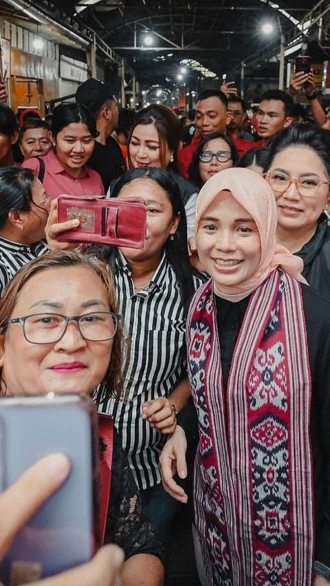 Atikoh Joins the People of Manado in the Rain: I Must Feel What the Community Feels