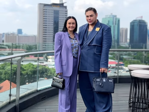 Gaya Elegan Atiek Nur Wahyuni Bos TV Bareng Raffi Ahmad dan Ivan Gunawan, Tenteng Tas Mewah Makin Mempesona
